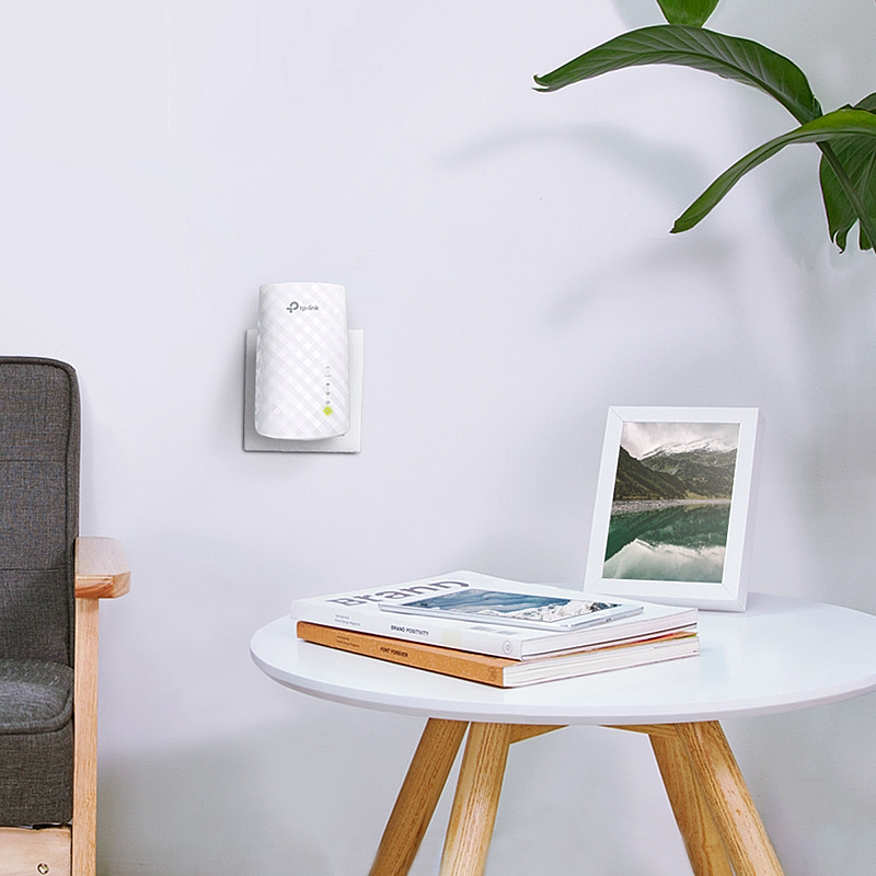 TP-LINK TL-RE200 Universal AC-750 Dual Band Wifi Range Extender TP-LINK TL-RE200 Universal AC-750 Dual Band Wifi Range Extender