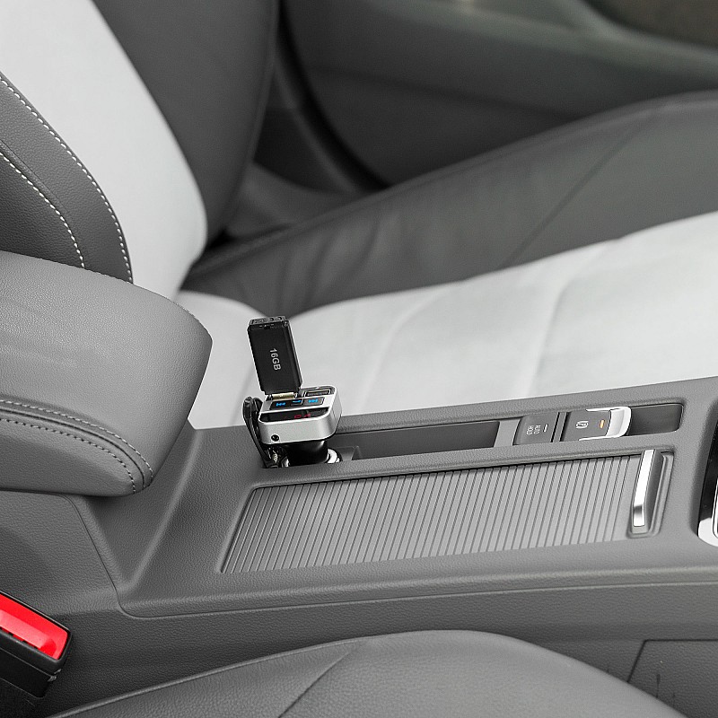 Πομπός αυτοκινήτου με λειτουργία bluetooth (2x USB)