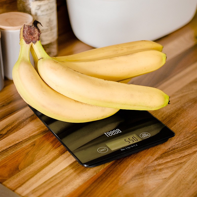 Μαύρη γυάλινη ζυγαριά κουζίνας